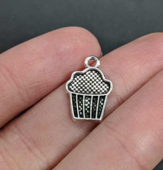 *Cupcake Charm (6 pcs) (M4)